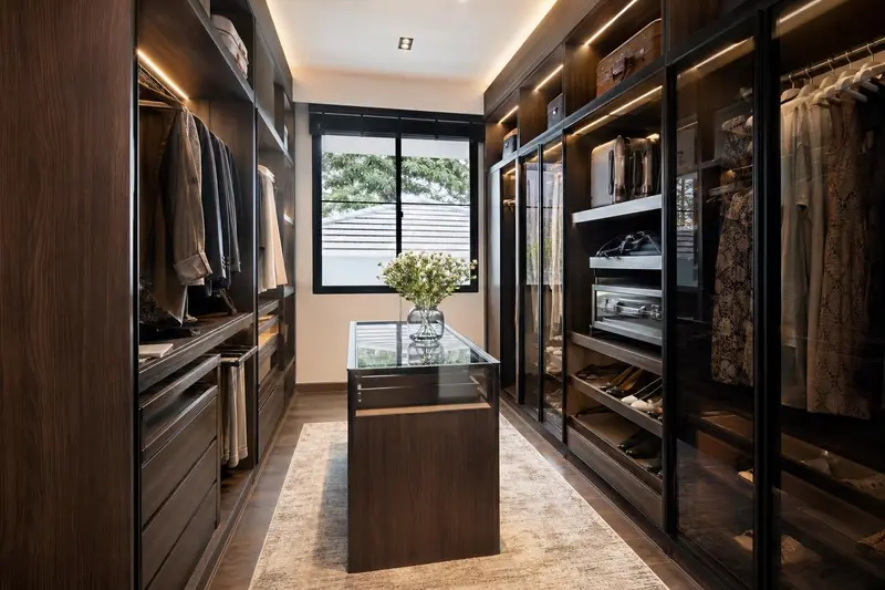 Corporate & Commercial — ELS concept room